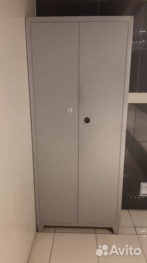 Металлический сейф/шкаф