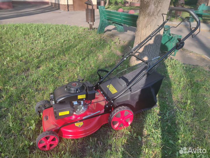 Газонокосилка бензиновая