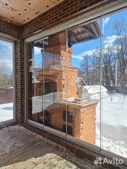 Безрамное остекление кафе