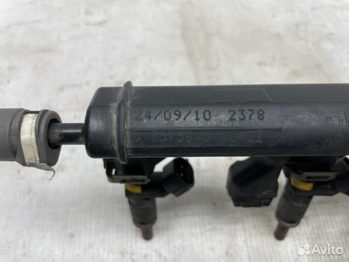 Топливная рампа с форсунками Citroen C3 Picasso