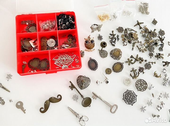 Подвески, бусины для рукоделия,ресницы для игрушек