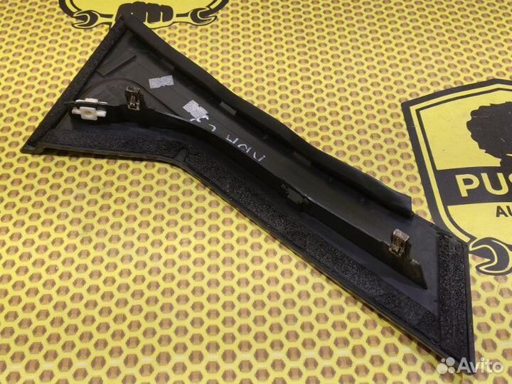 Молдинг стойки двери задний левый Renault Kaptur