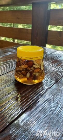 Мед алтайский с орешками