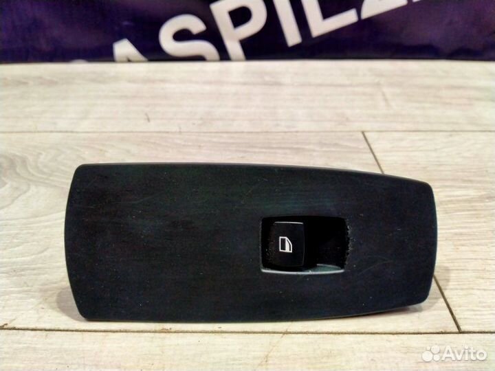 Блок управления стеклоподъемниками передний правый