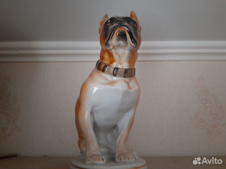 Фарфоровые статуэтка бульдог, торг