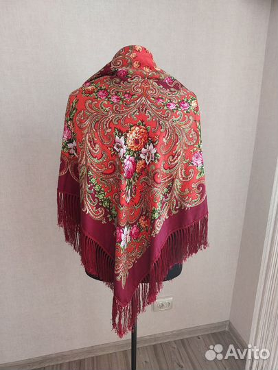 Платок шерстяной в русском стиле