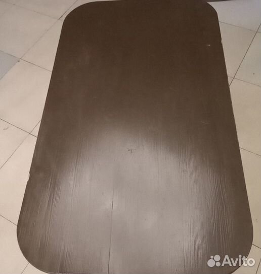 Деревянный стол