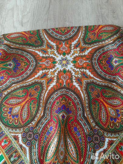 Платок цветной с люрексом новый