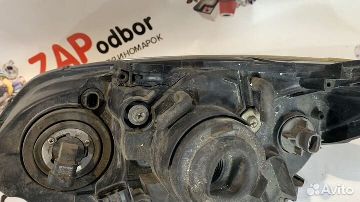 Правая фара Mazda 3 bk