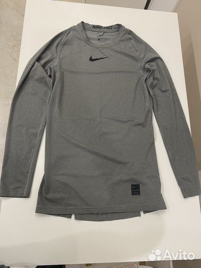 Спортивная футболка с рукавом nike