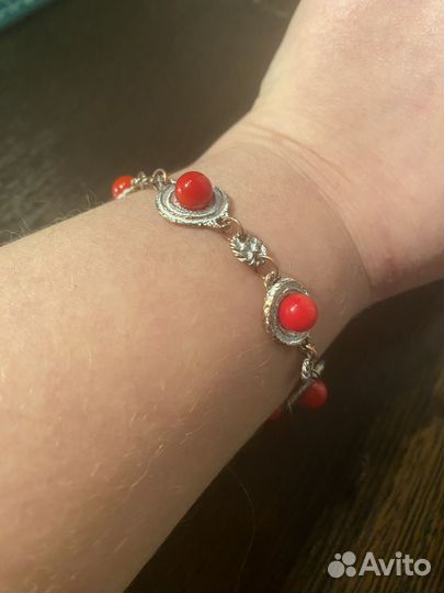 Браслет с кораллами