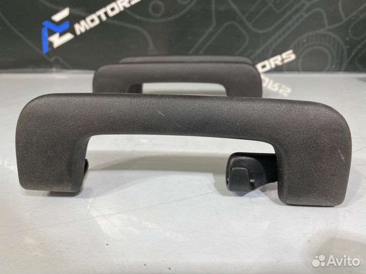 Потолочная ручка Audi A4 B6 ASN 2004