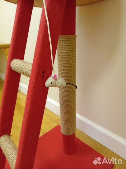 Когтеточка с площадкой и лестницей