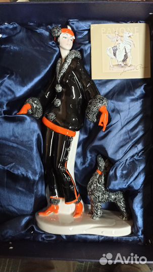 Статуэтка дама с собачкой