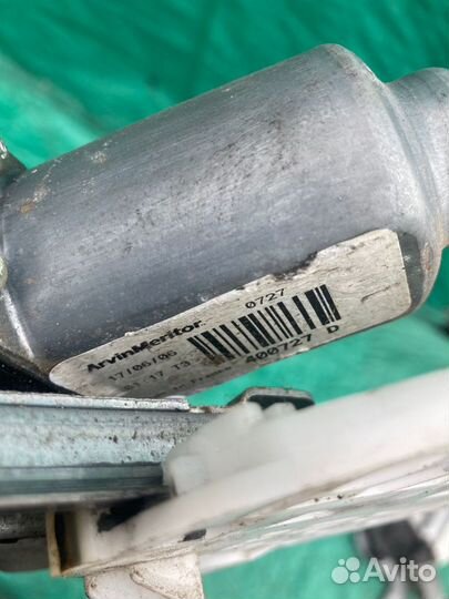 Стеклоподъемник передний правый Renault Logan