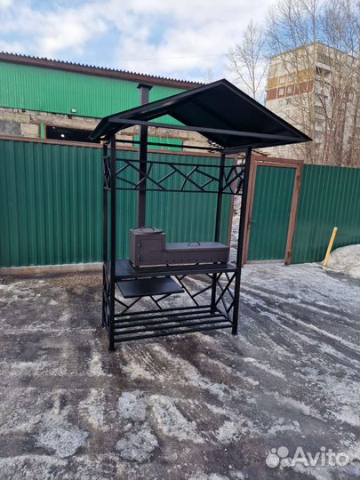 Мангальная зона под крышей