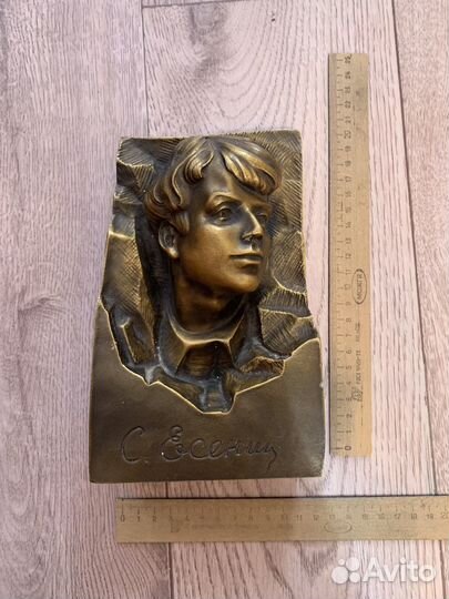 Бюст Есенин