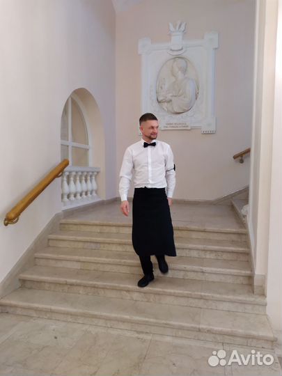 Бармен,официант