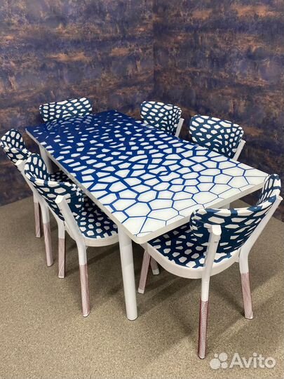 Кухонный стол и стулья комплект
