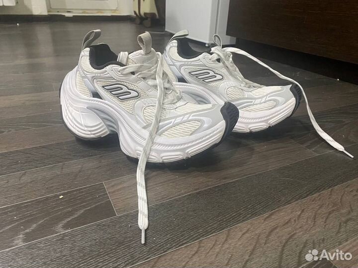 Balenciaga 10xl white