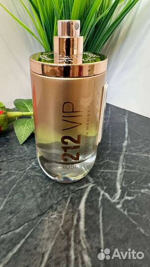Carolina herrera 212 vip rose 76 ml (с витрины)
