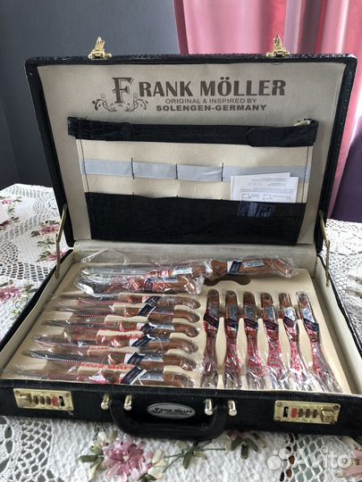 Набор ножей и вилок