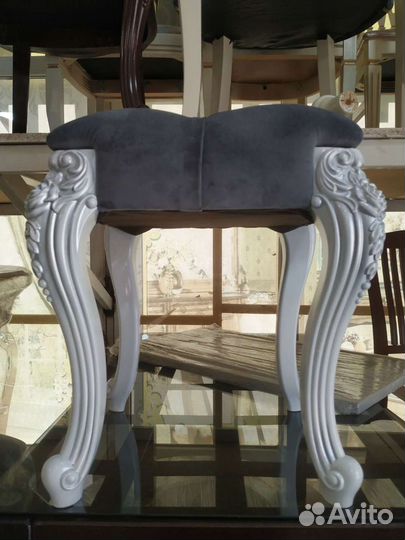 Стол туалетный