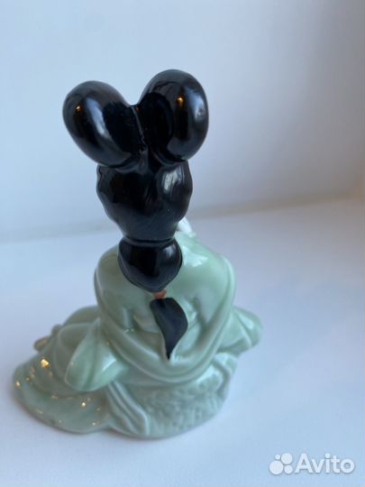 Фарфоровая статуэтка девушка Гейша