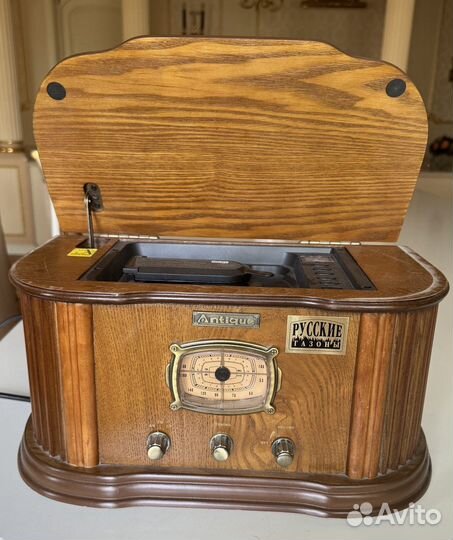 Винтажная магнитола в стиле ретро с дисководом