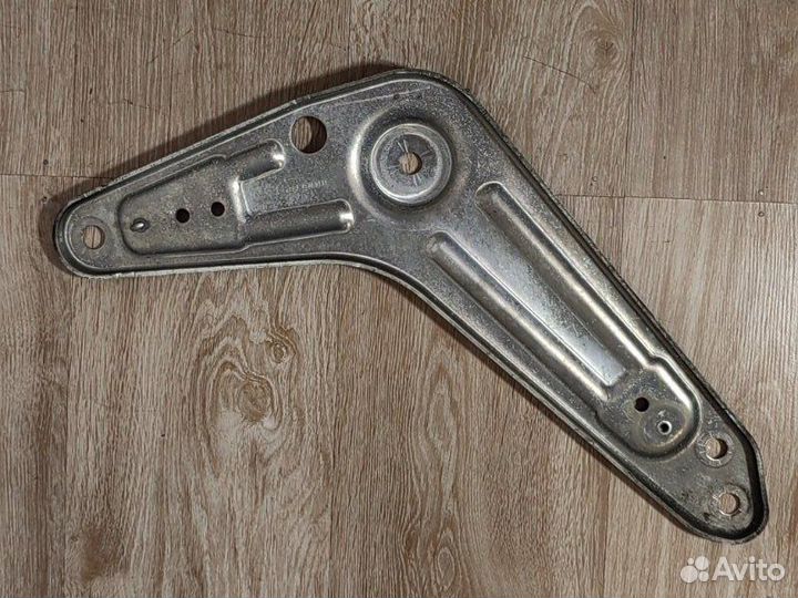 Кронштейн реактивной тяги задний правый Bmw X5 E70