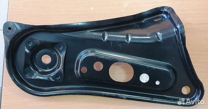 Кронштейн подрамника правый Toyota 5103533030