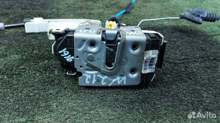 Замок двери передней правой W212,W204,R231,R172