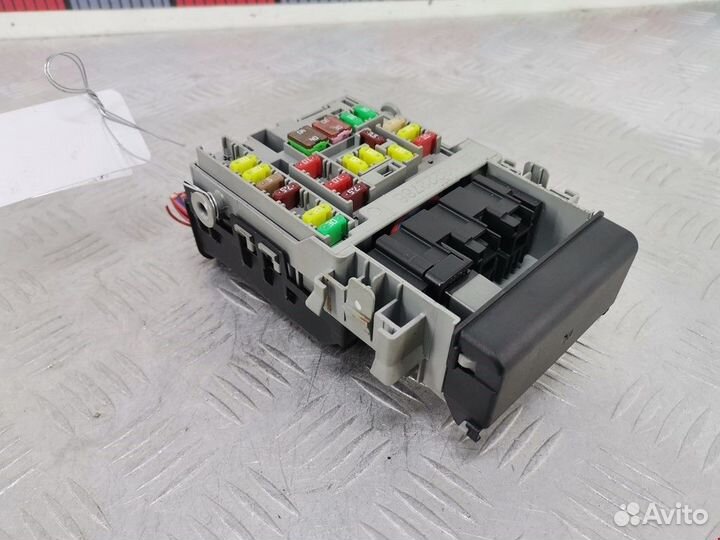 Блок предохранителей Opel Astra H/Family рест