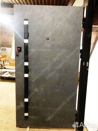 Большая парадная дверь с фрамугой с терморазрывом