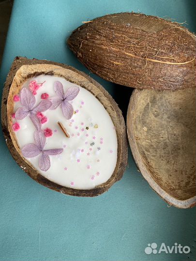 Свечи в кокосе