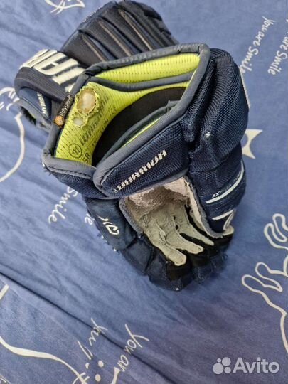 Перчатки хоккейные