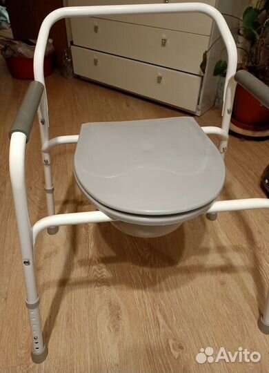 Санитарное кресло туалет