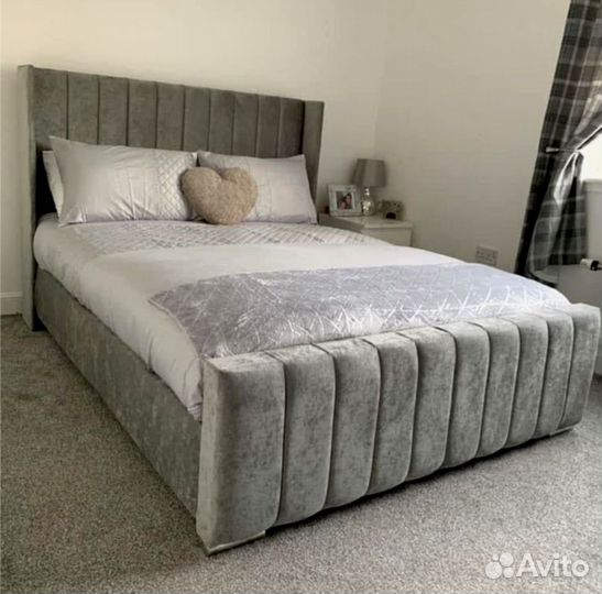 Кровать с мягким изголовьем