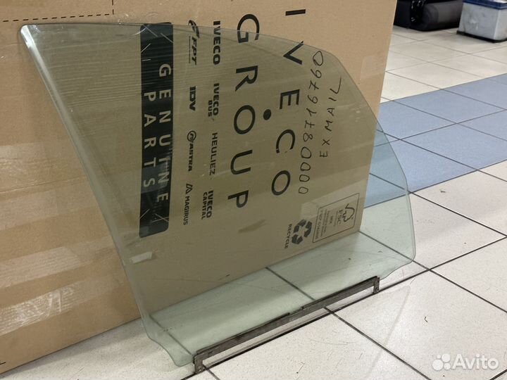 Стекло передней правой двери Suzuki SX4 Сузуки