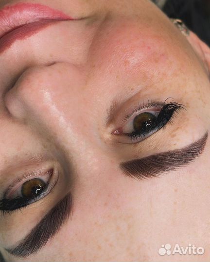 Мастер бровист