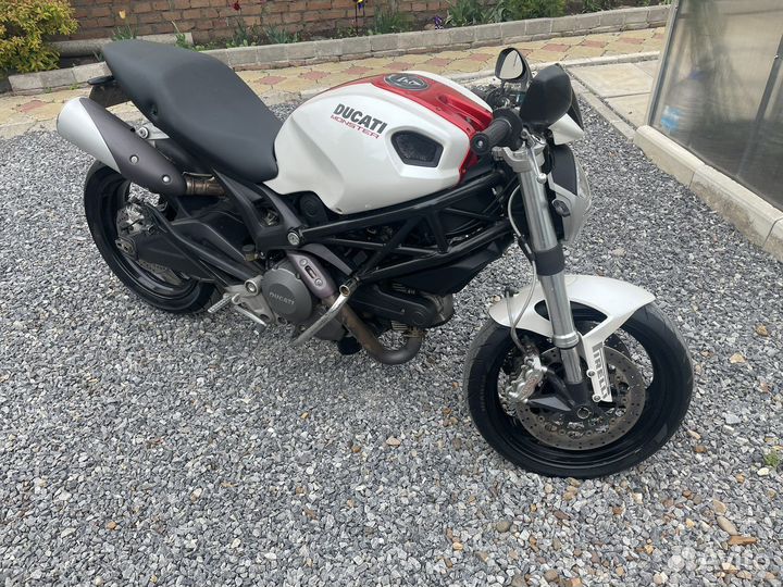 Ducati monster 696