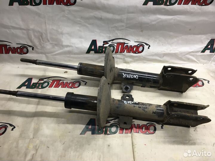 Стойки передние Nissan Terrano D10