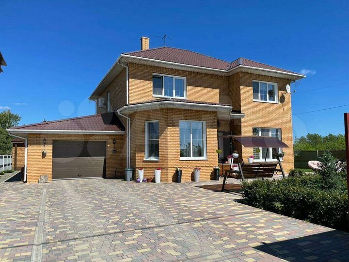 Коттедж 351 м² на участке 12 сот.