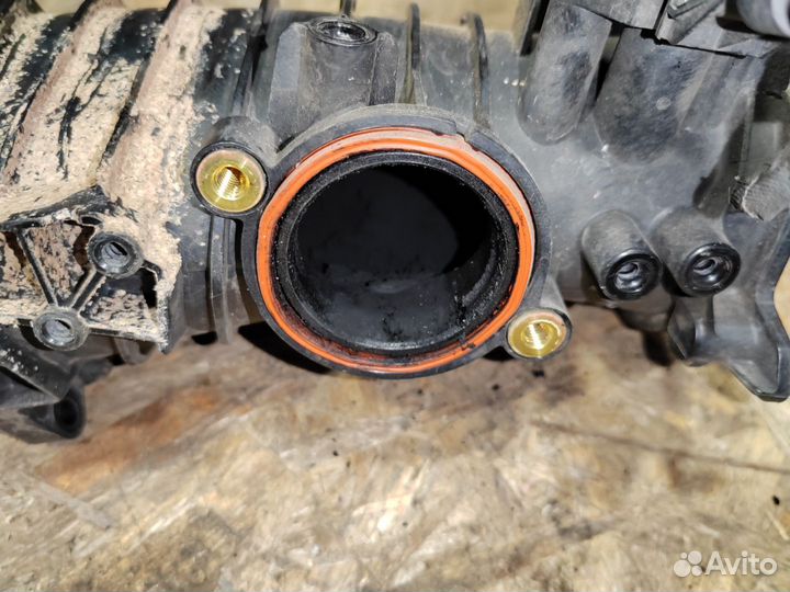 Патрубок впускного коллектора Volkswagen Amarok