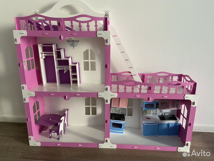 Кукольный домик с мебелью