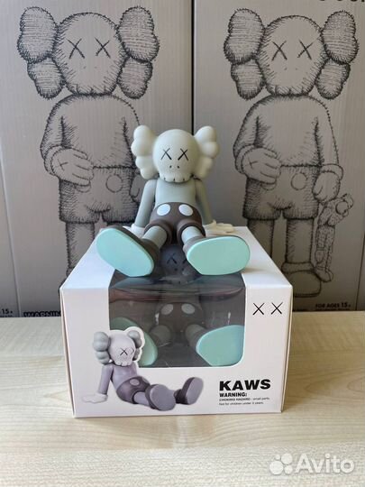 Фигурка bearbrick kaws