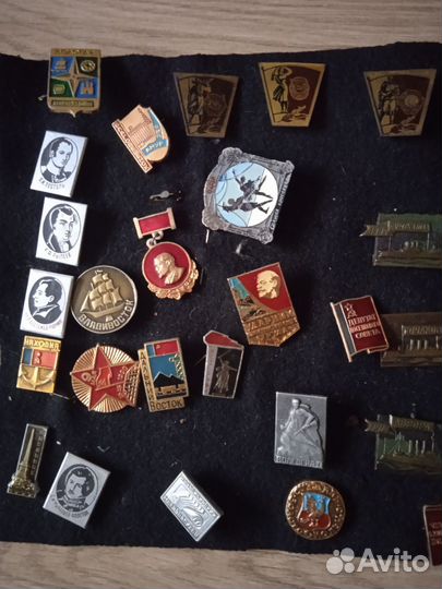 Продам значки