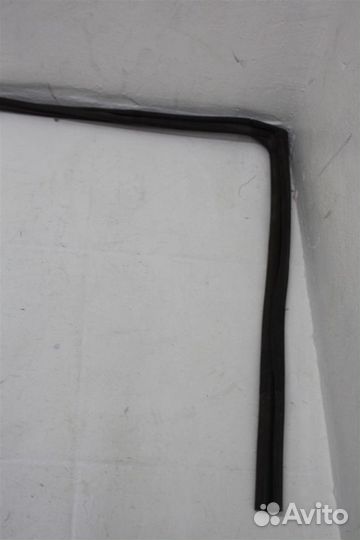 Уплотнитель стекла двери передней левой Nissan Qa