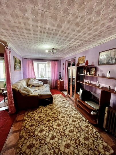 2-к. квартира, 43 м², 1/3 эт.