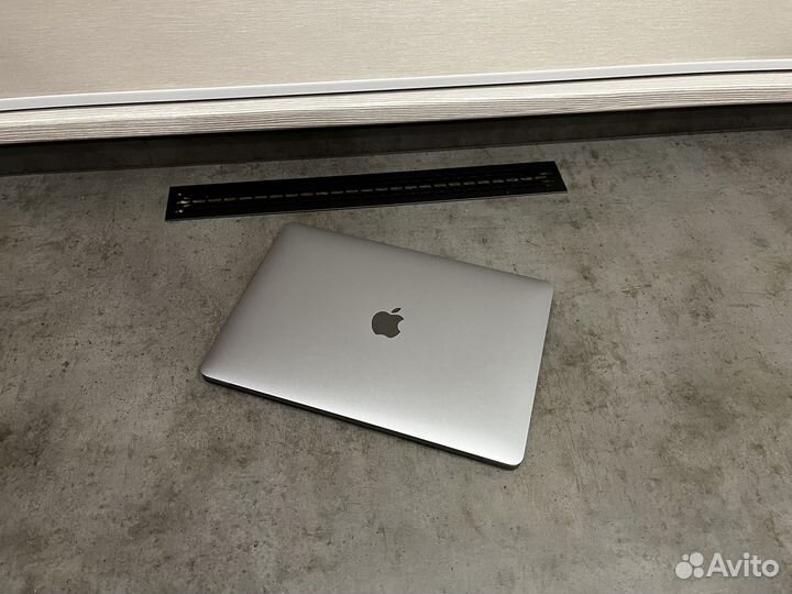 Macbook pro 13 2020 i5 512gb